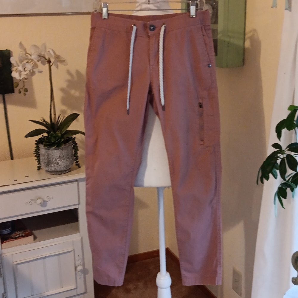 Vuori Cotton Joggers. The Rise. The Shine. Athleisure. - Picture 3 of 12